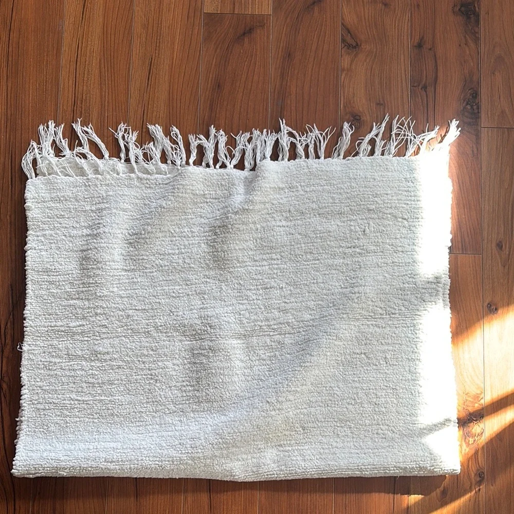 Cream Textured Bath Mat with Fringe